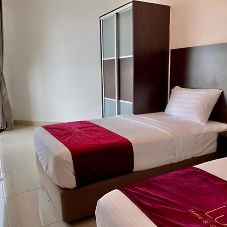Marina Heights Hotel Residences Lumut Exterior foto