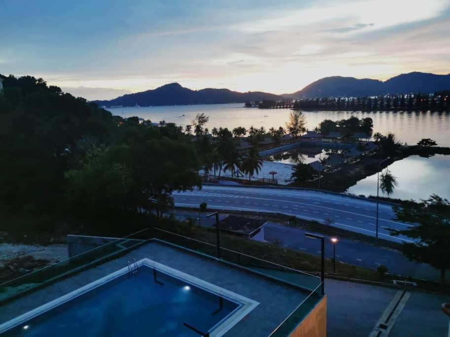Marina Heights Hotel Residences Lumut Exterior foto