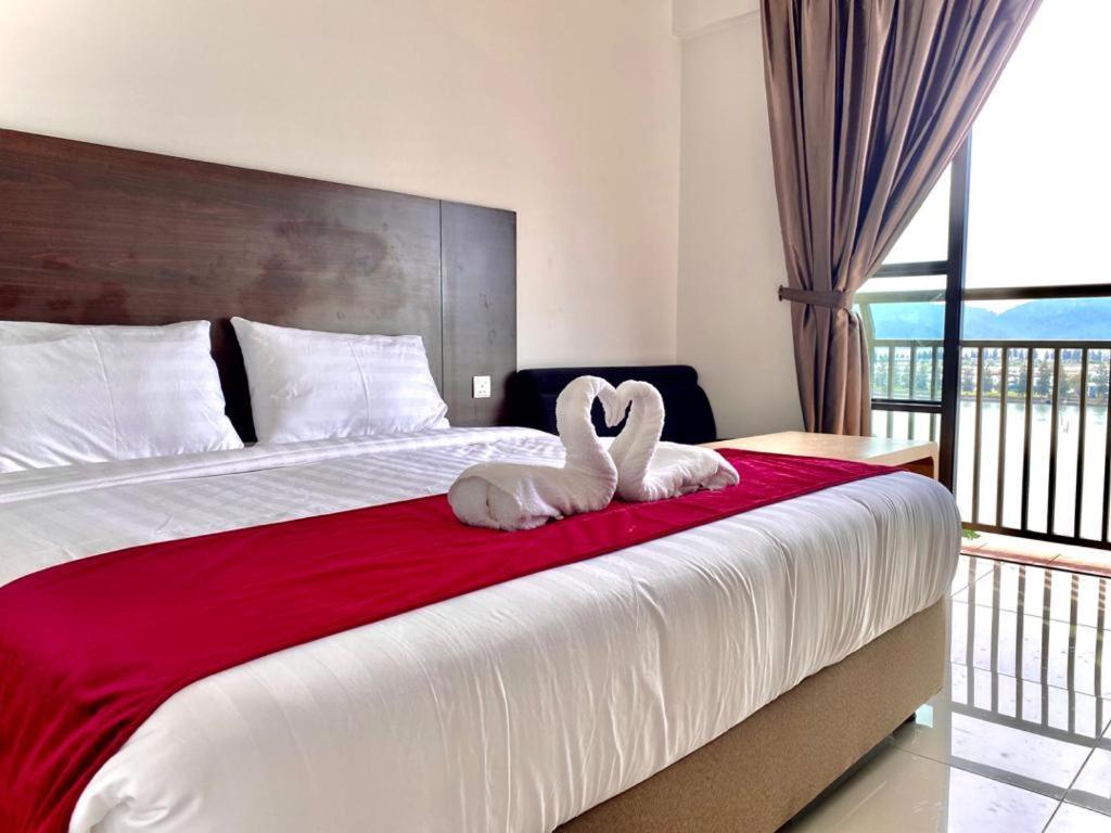 Marina Heights Hotel Residences Lumut Exterior foto