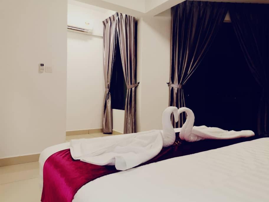 Marina Heights Hotel Residences Lumut Exterior foto