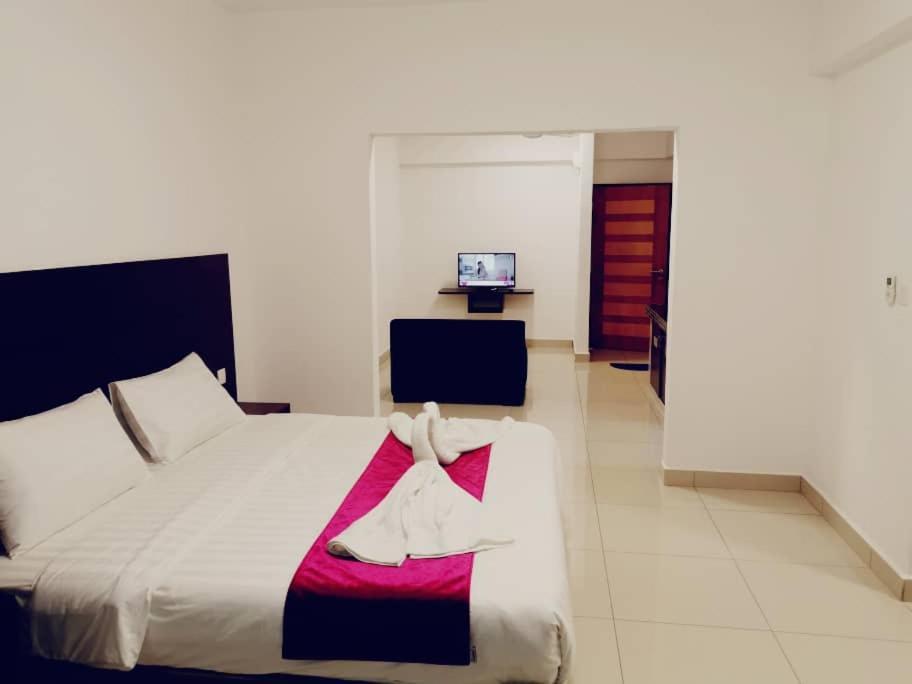 Marina Heights Hotel Residences Lumut Exterior foto
