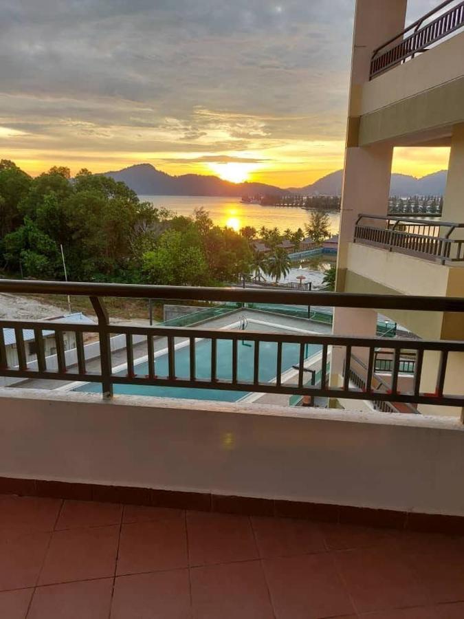 Marina Heights Hotel Residences Lumut Exterior foto