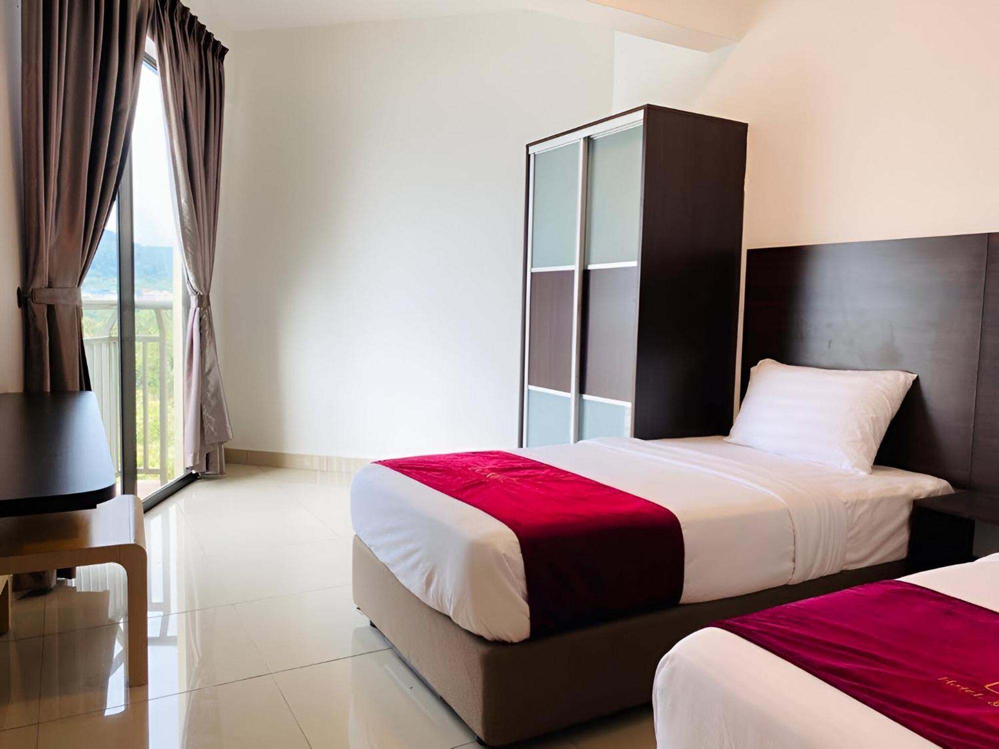 Marina Heights Hotel Residences Lumut Exterior foto